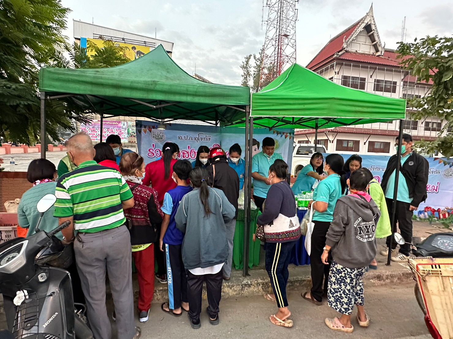 title - ส.ป.ก.สุโขทัย ร่วมใจส่งสุขปีใหม่ มอบให้ประชาชน